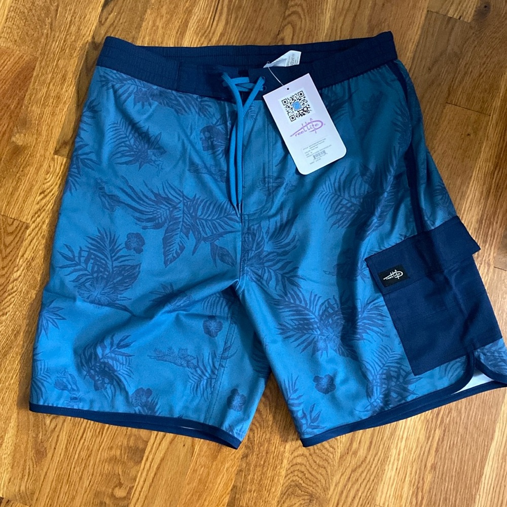Reel life Men’s size medium bathing suit new with tags